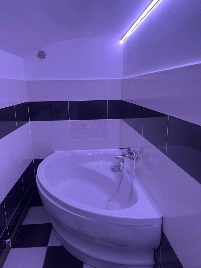 Apartman V Rodinnem Dome Jaroměř Buitenkant foto