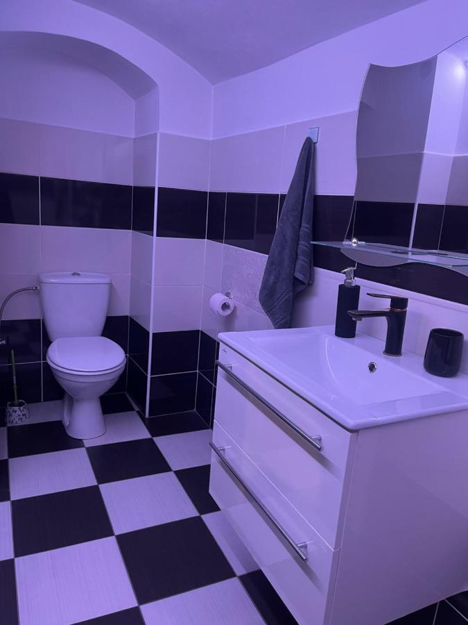 Apartman V Rodinnem Dome Jaroměř Buitenkant foto